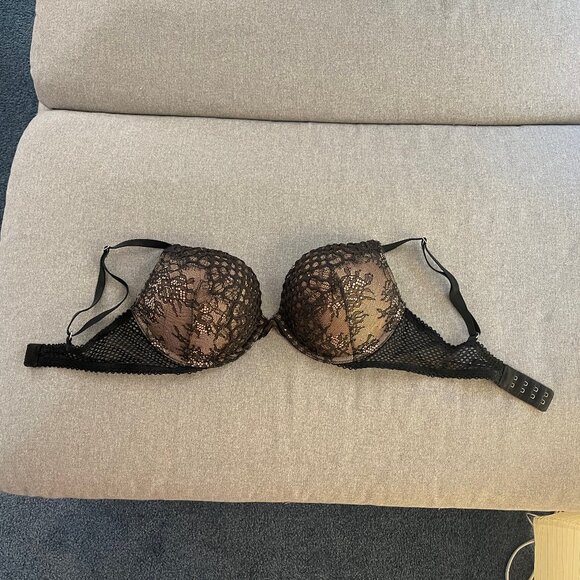 Victoria's Secret Bombshell Plunge Push-up Lace Bra Size 34C - Picture 3 of 6